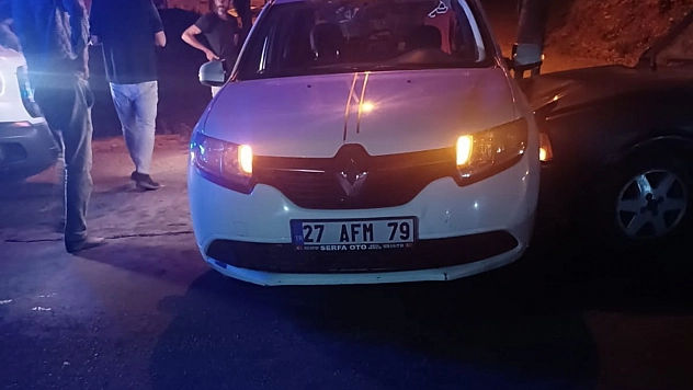 İki otomobil çarpıştı: 2 yaralı