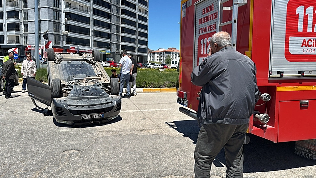 İki otomobil çarpıştı: 3 yaralı