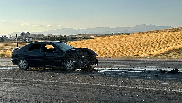 İki otomobilin çarpıştığı kazada 4 kişi yaralandı
