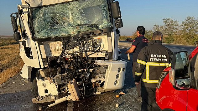 İki tır çarpıştı: 1 yaralı