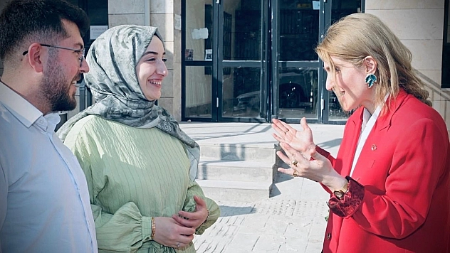 Ölmeztoprak'tan Malatya'da yoğun mesai: İlk dersi verdi, öğrencilerle aynı sofrayı paylaştı