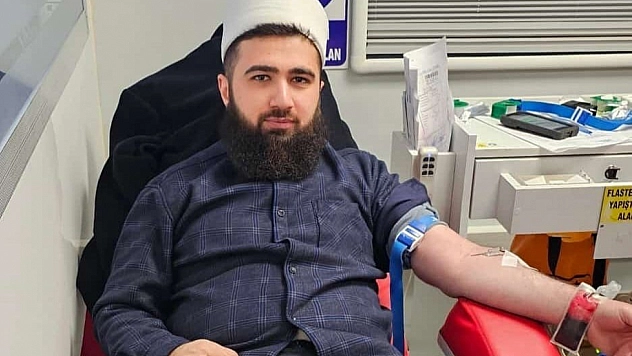 İmam, cemaatiyle kan bağışında bulundu