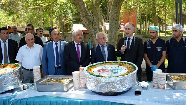 İnönü Üniversitesinden aşure ikramı