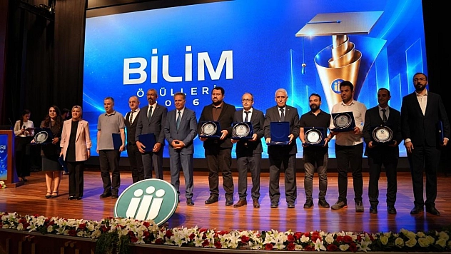 İnönü Üniversitesi'nde akademik başarılar ödüllendirildi