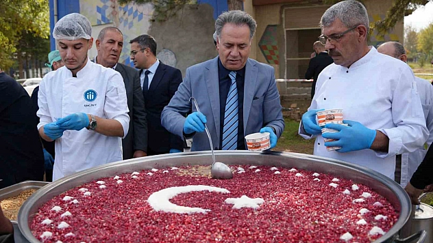 İnönü Üniversitesinde aşure ikramı yapıldı