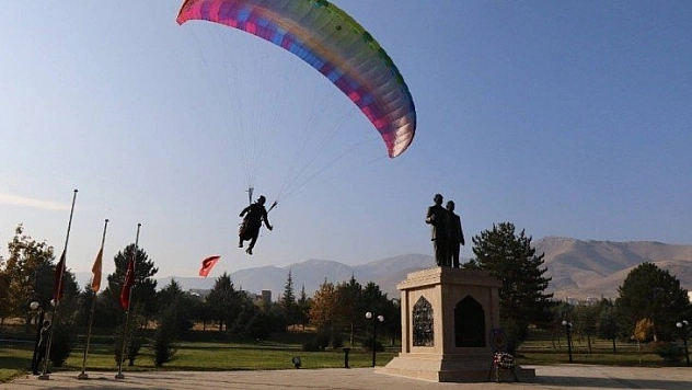 Paraşütlü anma