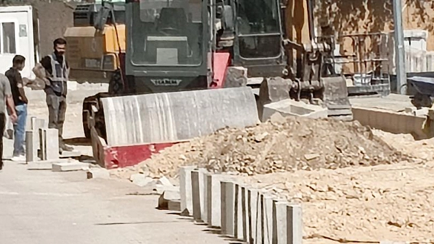İnşaat işçisine silindir çarptı