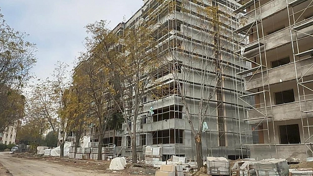 İnşaattan düşen işçi ağır yaralandı