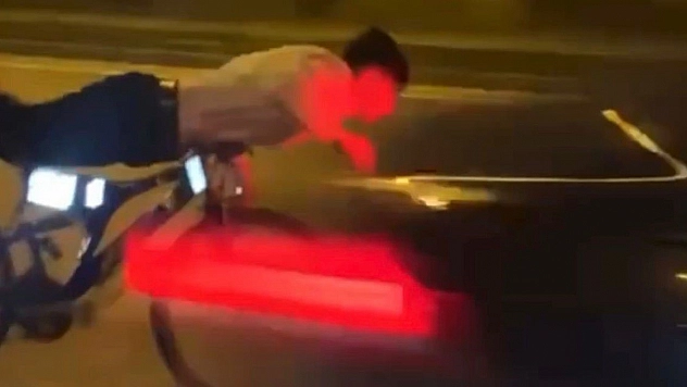 Bisikletle tehlikeli hareketler ölüm getirdi