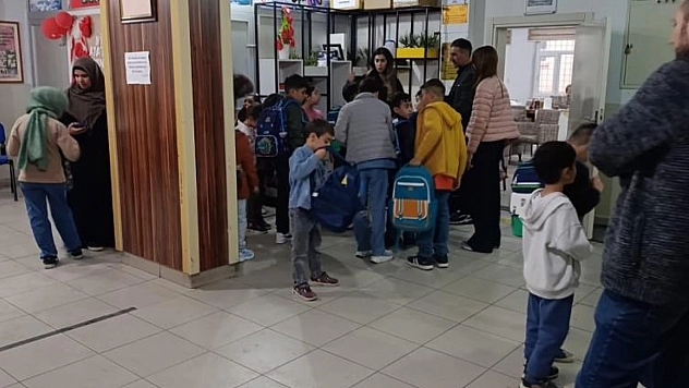 İş adamından öğrencilere kırtasiye yardımı