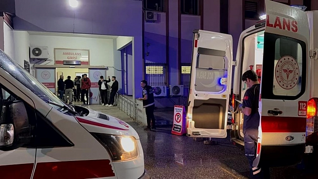 İşçilere araç çarptı: 1'i ağır 2 yaralı