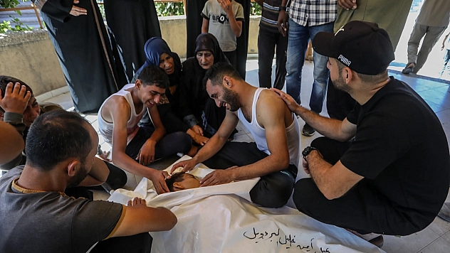 İsrail Gazze'de sivillere ve çadırlara ateş açtı