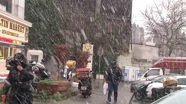 İstanbul'da kar etkili oluyor