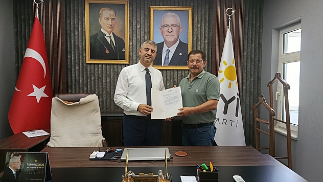 İYİ Parti Darende İlçe Başkanı Çakır mazbatasını aldı