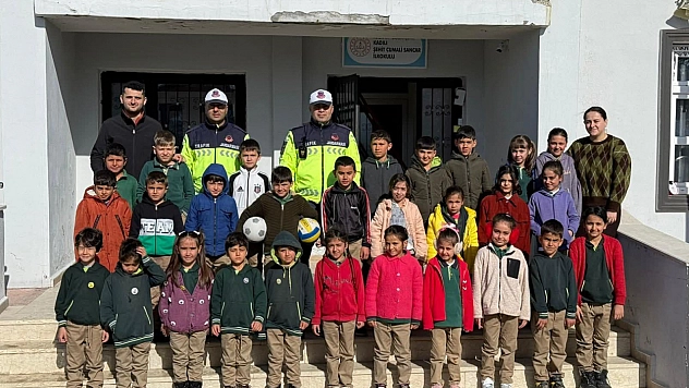 Jandarmadan öğrencilere trafik semineri