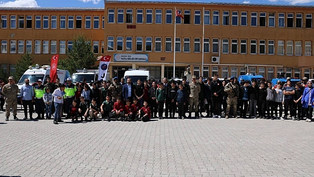 Jandarmadan tanıtım ve bilgilendirme atağı