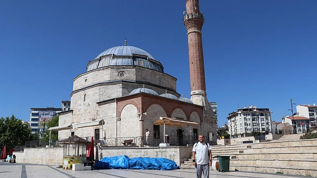 Kabe yolunda ikinci kez yollara düştü: Hedefi 90 günde Mekke'ye ulaşmak