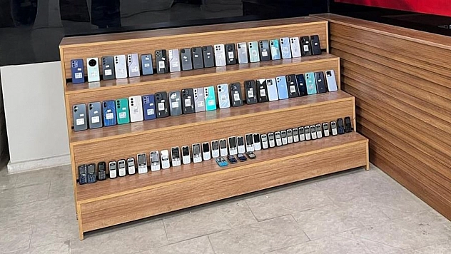Kaçak cep telefonları ele geçirildi