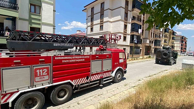 Anne ve babasını evde rehin aldı