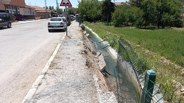 Kaldırım çöktü