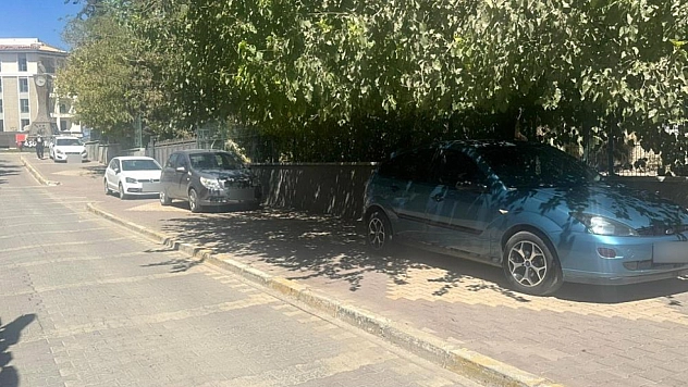 Kaldırımlar otoparka döndü