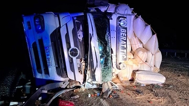 Kamyon devrildi: 1 yaralı