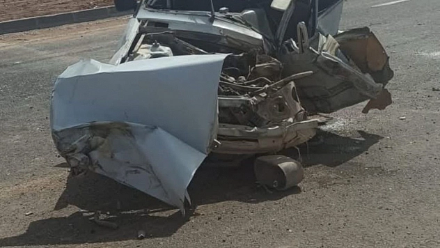 Kamyon ile otomobil çarpıştı: 1 ölü, 3 yaralı