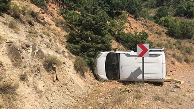 Kamyonet devrildi: 5 yaralı