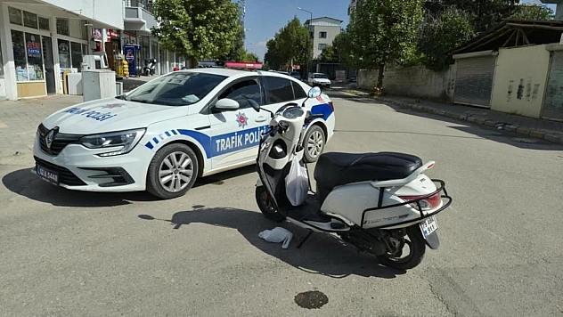 Kamyonet ile motosiklet çarpıştı: 2 yaralı