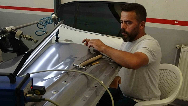 Kaportaya torpil attı, milyonlar izledi! Malatyalı usta sosyal medyada gündem oldu...