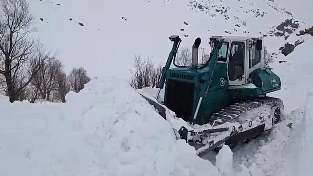 Kar kalınlığı 2 metreyi aştı