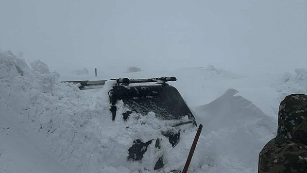 Kar kalınlığı 2 metreyi buldu: Malatya-Sivas yolu ulaşıma kapandı!