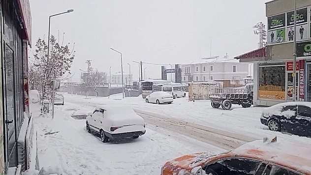 Kar yağışı ilçeyi beyaza bürüdü