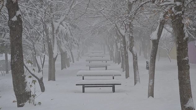 Kar yağışı ilçeyi beyaza bürüdü
