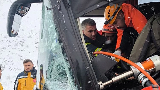 Kar yağışı kazaya neden oldu