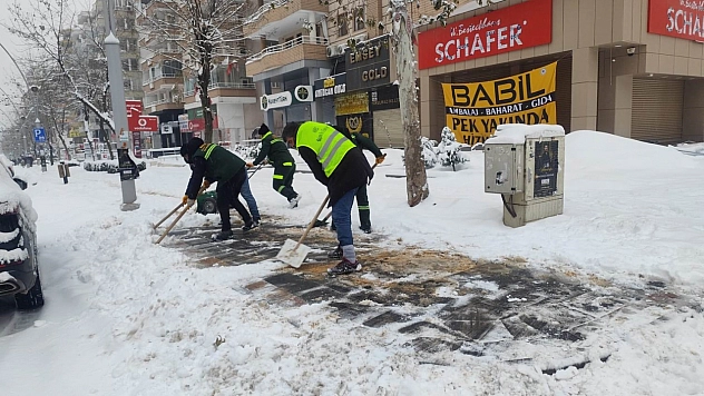 Kar yağışına karşı kesintisiz mücadele