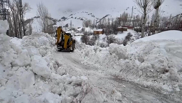 Karla mücadele çalışmaları aralıksız sürüyor