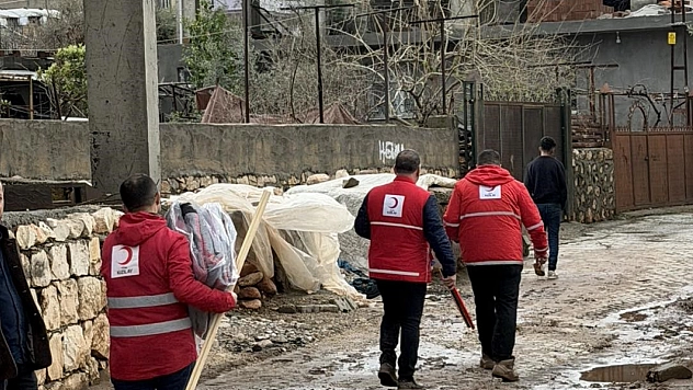Kasrik selle sarsıldı, Kızılay yaraları sarmak için çalışma başlattı