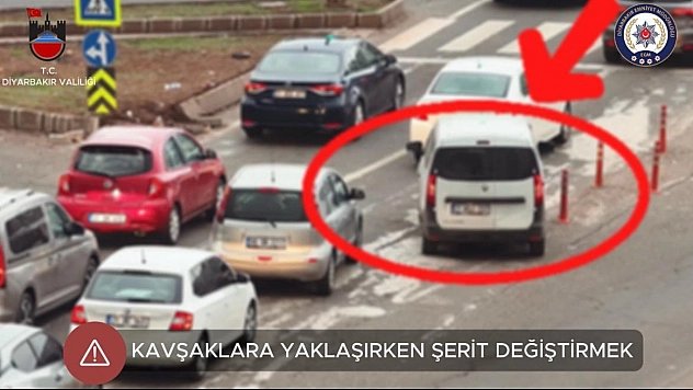Kavşaklara yaklaşırken şerit değiştiren sürücüler dronla tespit edildi