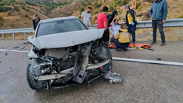 Kayganlaşan yolda kontrolden çıkan otomobil kaza yaptı: 1 yaralı