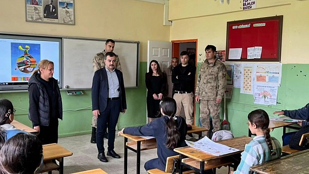 Kaymakamı Atış, öğrenci ve öğretmenlerle bir araya geldi