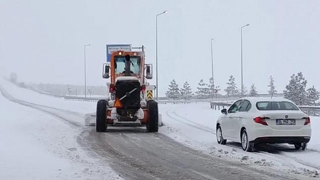 Kayseri-Malatya ve Kayseri-Kahramanmaraş karayolu ulaşıma kapandı