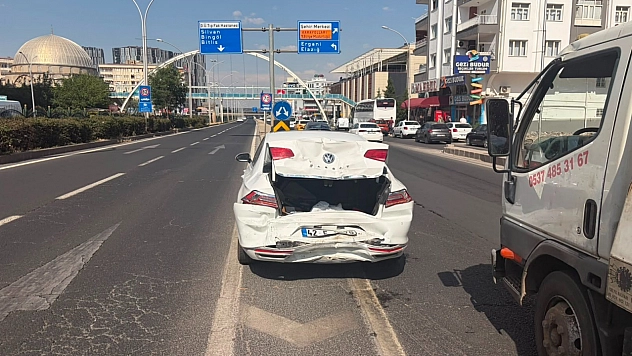 Kaza sonrası 7 aylık hamile sürücü şoka girdi