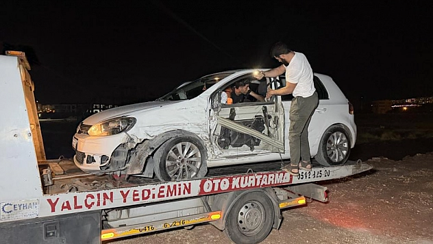 Kaza sonrası aracı bırakıp kaçtılar