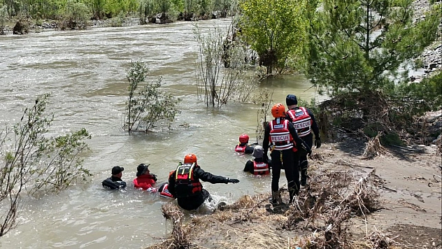 Kelkit Irmağı'nda kayıp genç kız için arama çalışmaları sürüyor