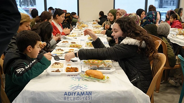 Kent meydanında iftar çadırı