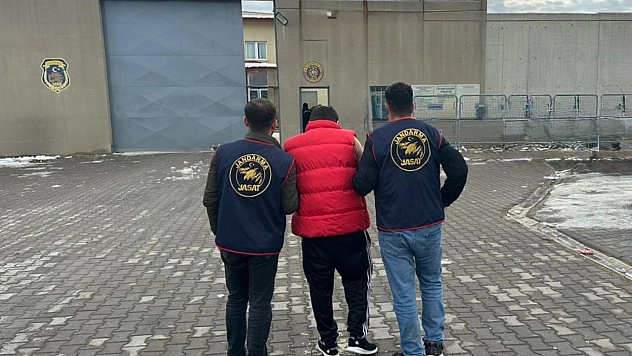 Jandarma, aranan suçluyu yakaladı