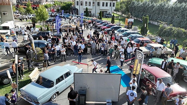 Klasik otomobil tutkunları Malatya'da buluştu