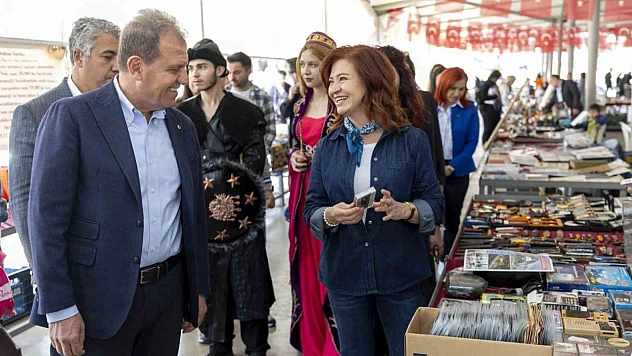 Antika tutkunları bu pazarda buluşuyor
