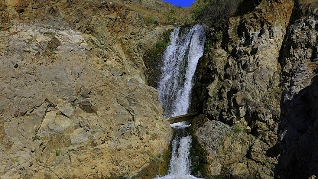 Konakalmaz Şelalesi baharla coştu